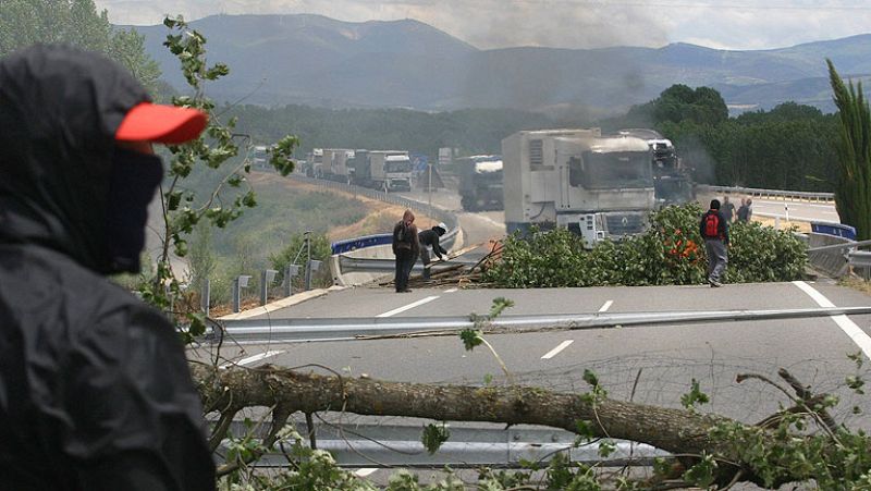 Los mineros mantienen la huelga y bloquean carreteras y trenes por la falta de acuerdo
