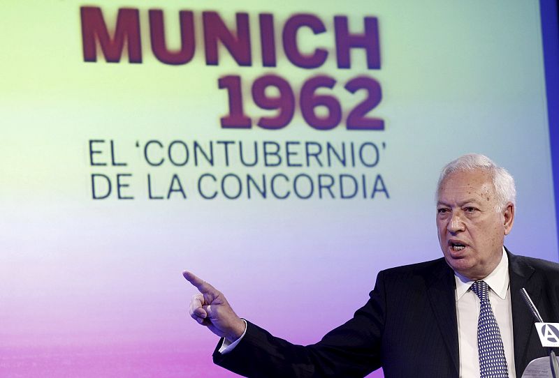 Margallo advierte a Alemania: "Si el Titanic se hunde se hundirán también los de primera clase"