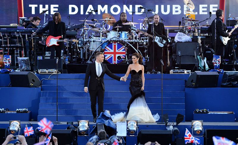 La reina Isabel II condecorará al cantante de 'Take That' por el concierto del Jubileo