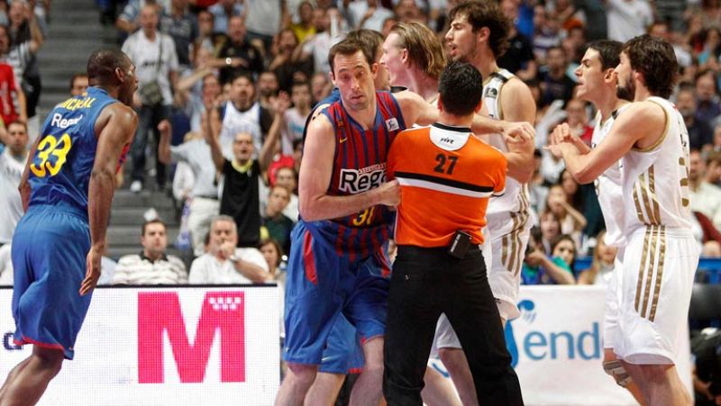 El Madrid golpea con crueldad al Barça y da un paso hacia el título