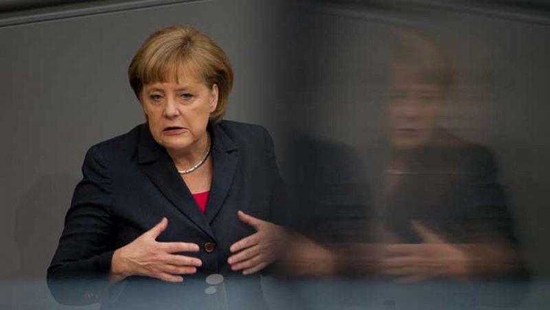 Merkel justifica la ayuda a España por la "burbuja" derivada de comportamientos "irresponsables"
