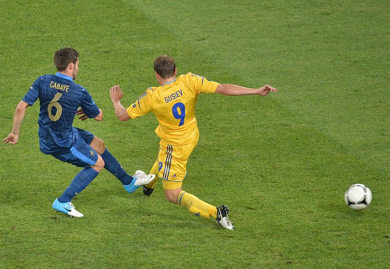 Francia supera la tormenta para ganar a Ucrania (0-2)