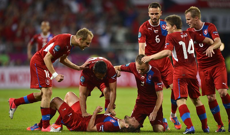 Chequia vence a Polonia y se clasifica como primera de grupo
