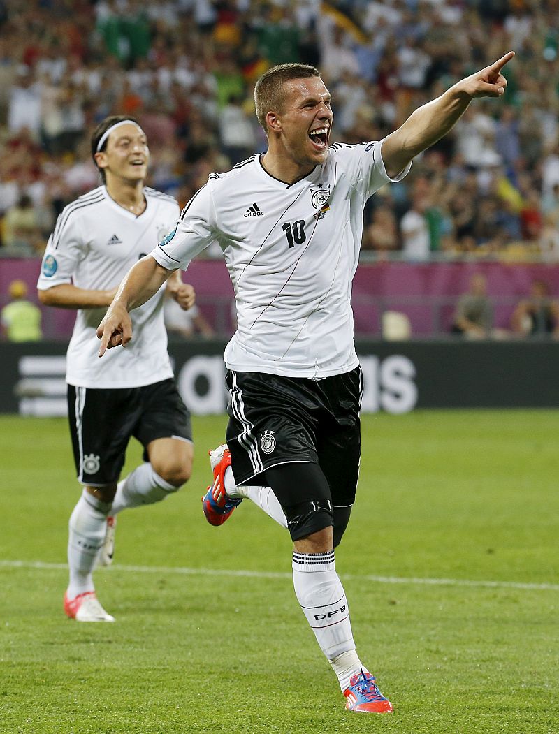 Alemania supera a Dinamarca y acaba primera de grupo, 1-2