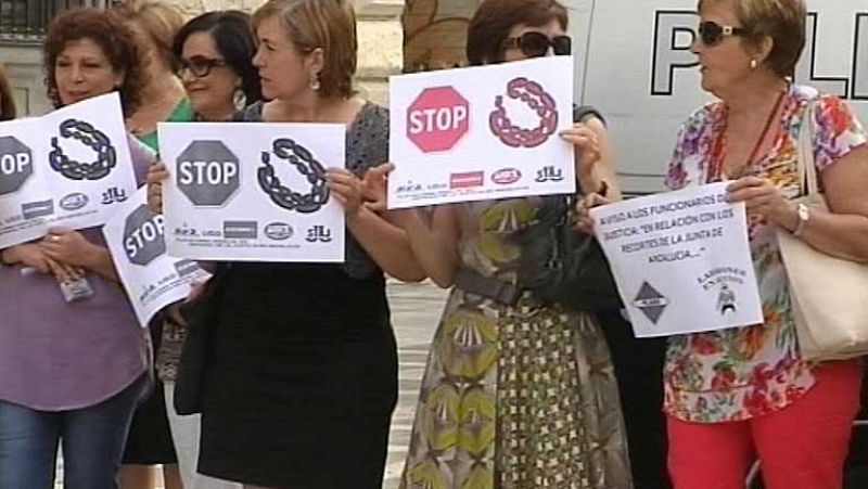 Andalucía aprueba su plan de ajuste para cumplir con el déficit y anuncia que se aplicará en julio