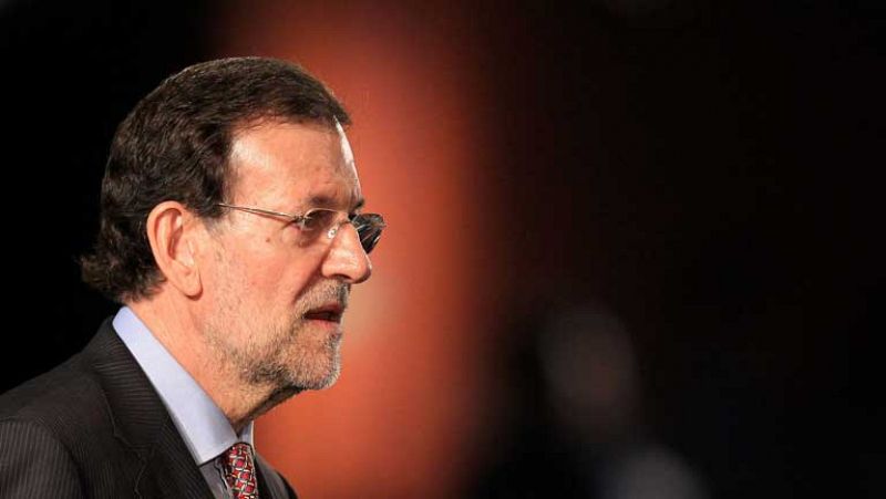 Rajoy valora las auditorías a la banca y sus cifras "manejables" y la oposición critica su gestión