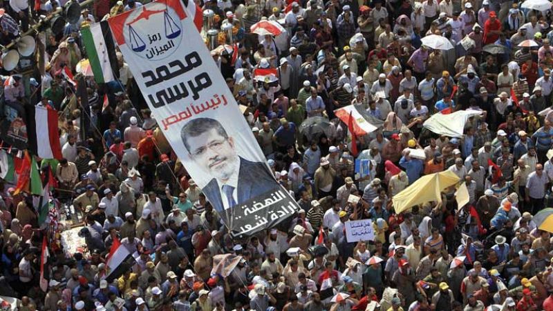 Miles de egipcios llenan Tahrir en pleno pulso entre los islamistas y el Ejército egipcio