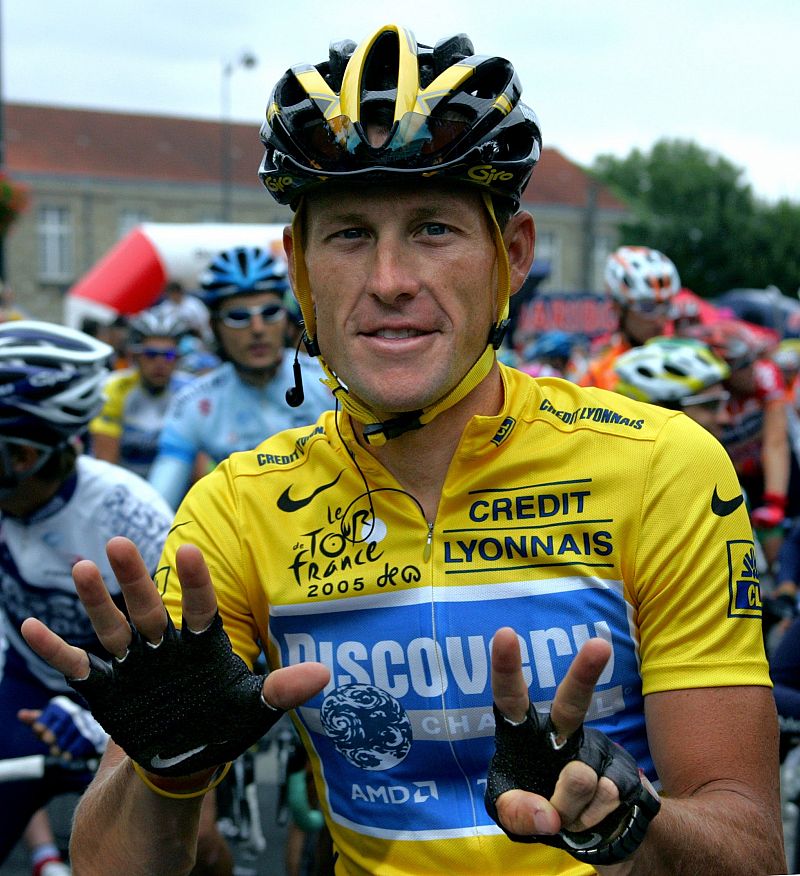 Lance Armstrong pide que se retiren los cargos de dopaje