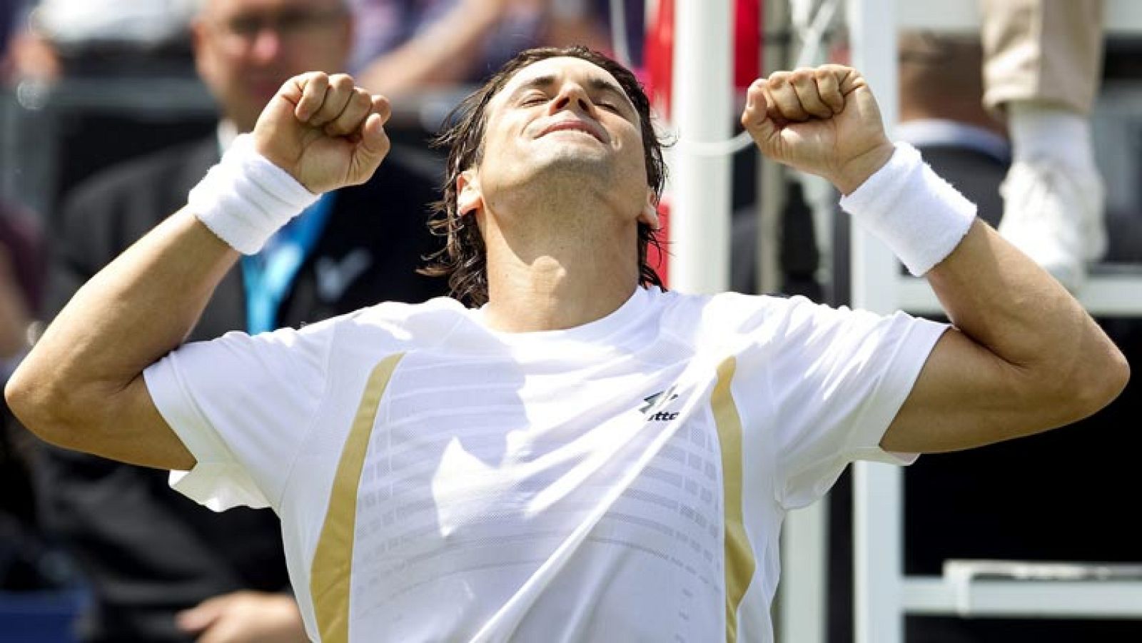 David Ferrer va a llegar a Wimbledon con un trofeo bajo el brazo y encima sobre hierba. Eso habla del buen momento de forma del tenista alicantino. Esta mañana ha ganado la final del torneo de Hertogenbosch, en Holanda.