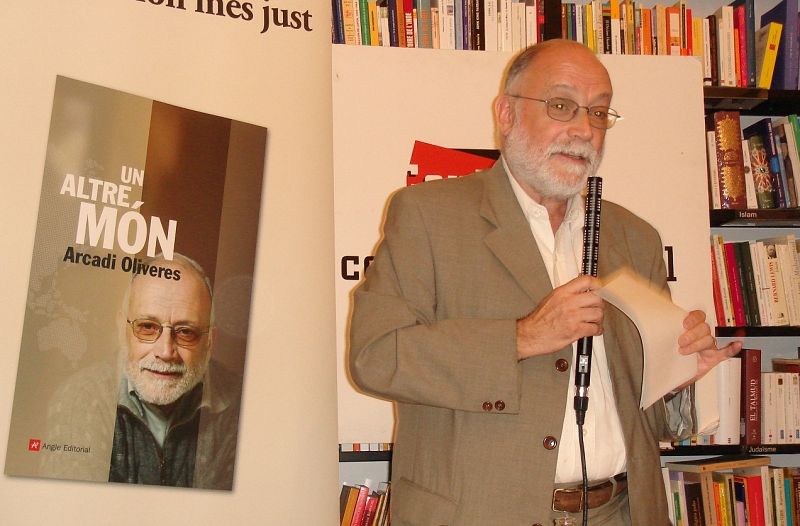 Arcadi Oliveres: "No hay que rescatar a los bancos y las preferentes son un engaño"