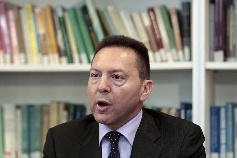 El gobierno griego elige al exbanquero Yannis Sturnaras como nuevo ministro de Finanzas