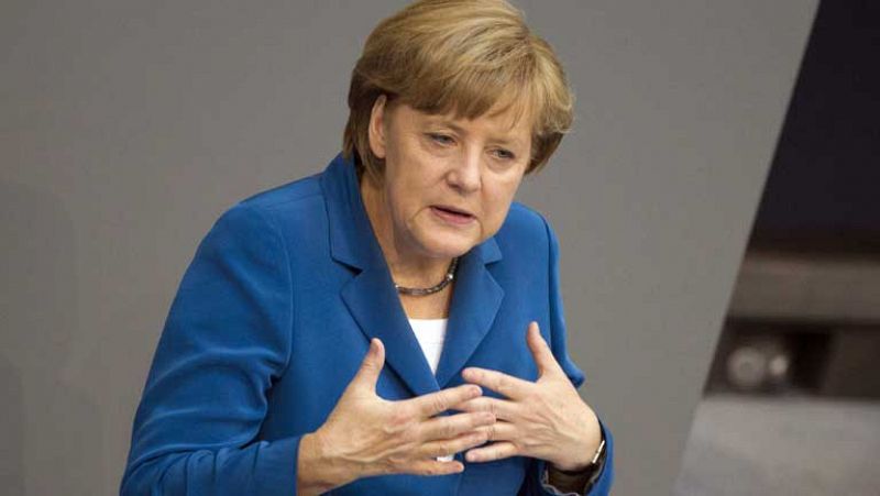 Merkel, consciente de que está sola en su rechazo a los eurobonos ante la cumbre de la UE