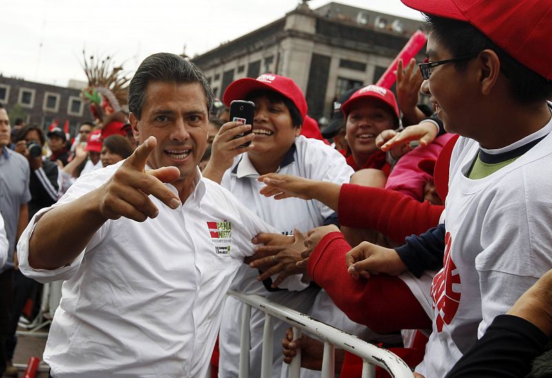Peña Nieto, el político seductor que lucha contra su imagen de frivolidad