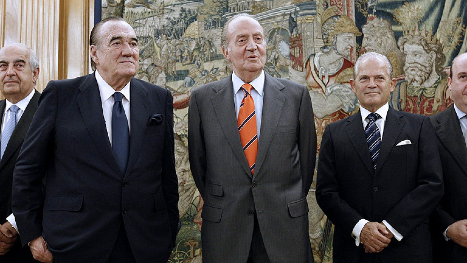 Don Juan Carlos ha felicitado al conjunto español y a su seleccionador. Cuando hay "un poquito de suerte" y se hacen las cosas "bien, pues ganamos", ha dicho.