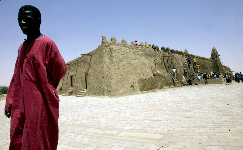 Los islamistas malienses destruyen el mausoleo de un santo en Tombuctú