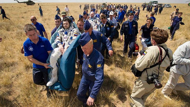 La Soyuz devuelve a la Tierra a tres tripulantes de la ISS tras seis meses en el espacio