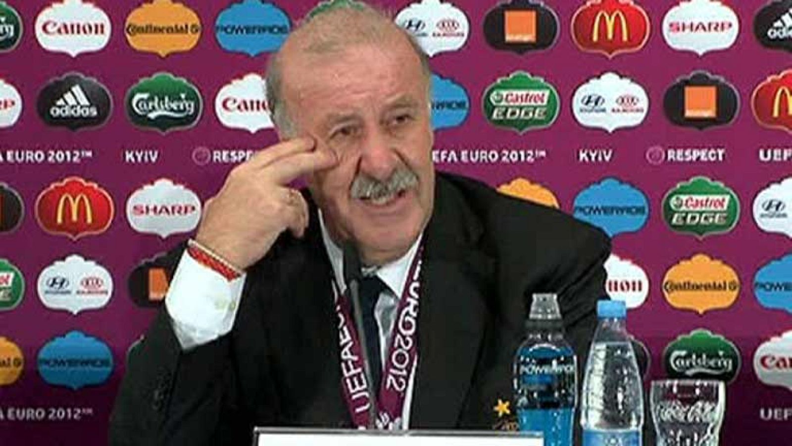 Después de que España se proclamase campeona de la Eurocopa 2012, Vicente del Bosque, seleccionador español, ha destacado a sus jugadores, una "generación de futbolistas muy buenos que representa el trabajo de un país que ha crecido", y ha dicho que