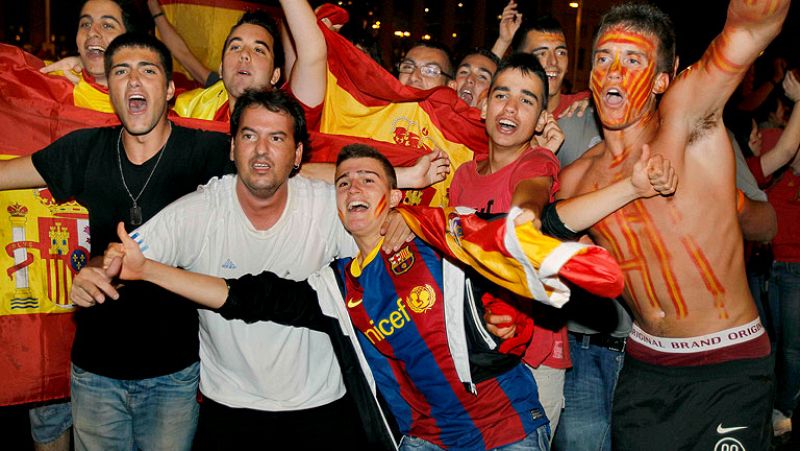 Decenas de miles de aficionados de toda España se suman a la fiesta de la Roja