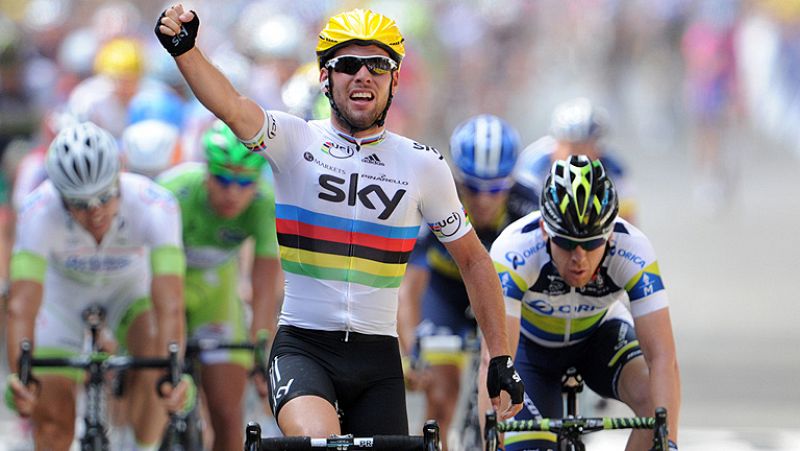 Cavendish se impone a Greipel en el primer sprint del Tour