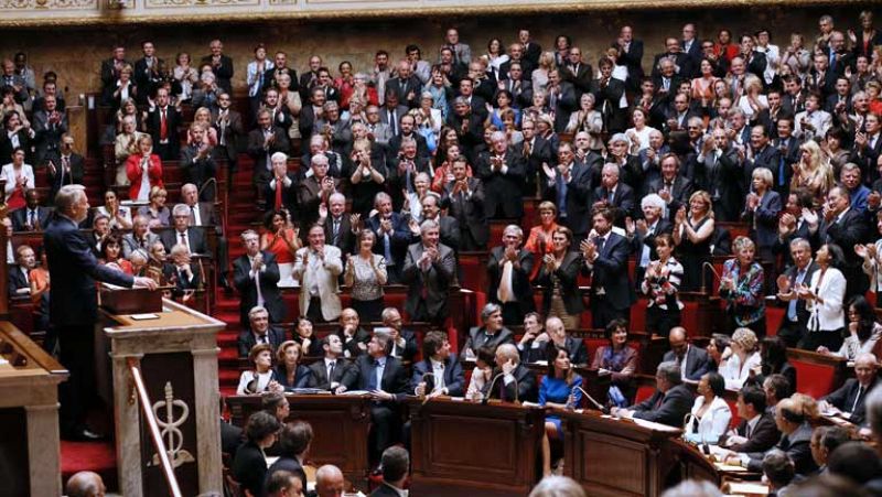 El gobierno francés cambia la austeridad por la "justicia fiscal" pese al ajuste de 48.000 millones