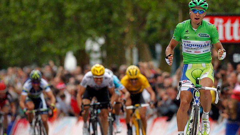 Sagan se impone fácil en la llegada del Tour a Francia