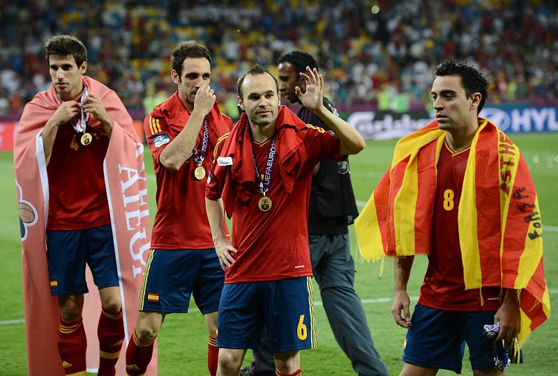 Iniesta desmiente que vaya a donar la prima de la Eurocopa