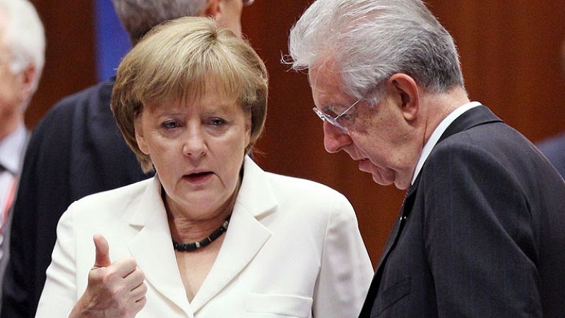 Merkel y Monti se reúnen este miércoles en Roma tras la cesión de Alemania en el Consejo Europeo