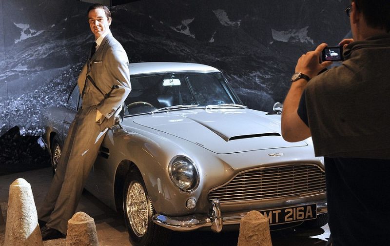 Londres homenajea a James Bond con la exposición "Diseñando a 007"