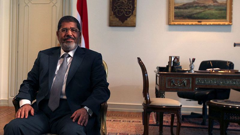 Mursi ordena restablecer el Parlamento disuelto por la Junta Militar egipcia