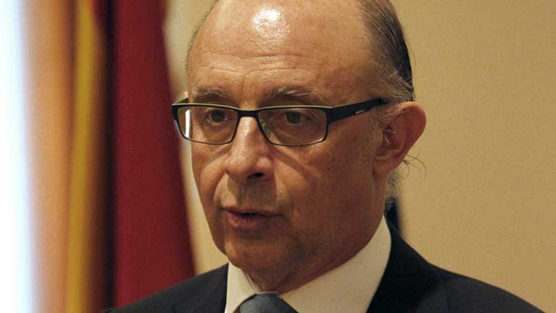 Montoro avanza una subida del IVA y estudia que los funcionarios trabajen más horas a la semana