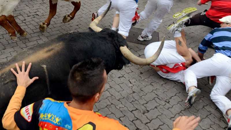 Rápido y limpio quinto encierro de San Fermín 2012, de Fuente Ymbro