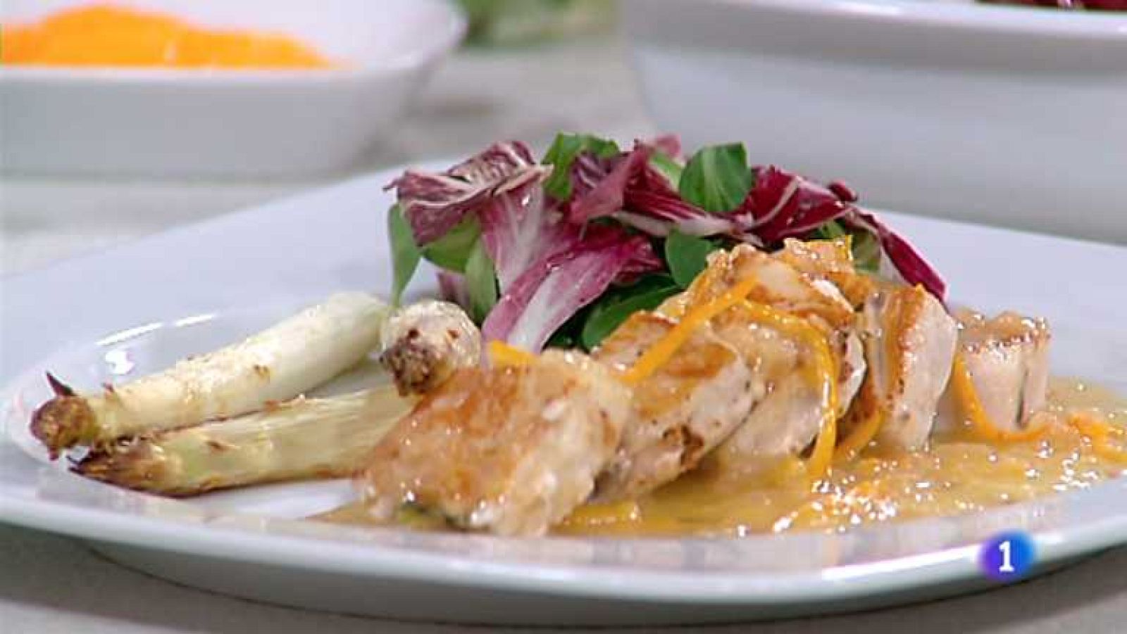 Cocina con Sergio - Dados de emperador con espárragos al horno  - Ver ahora