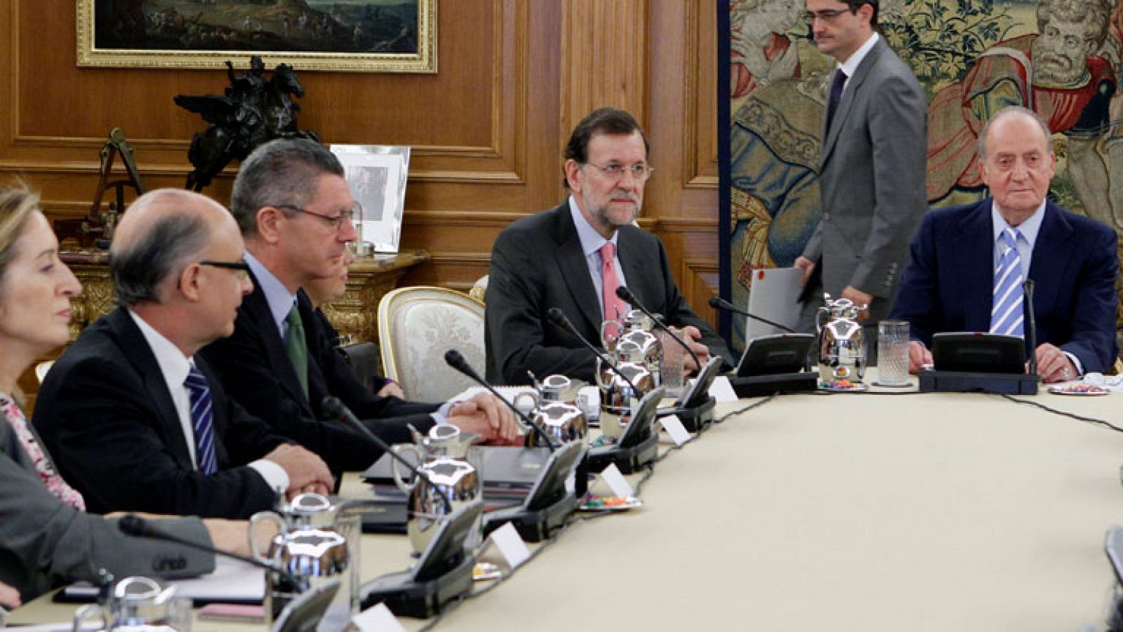 El rey: "Nadie puede quedar excluido de la recuperación"