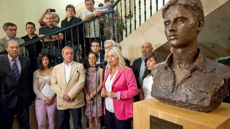 Ermua rinde homenaje a Miguel Ángel Blanco en el 15 aniversario de su asesinato