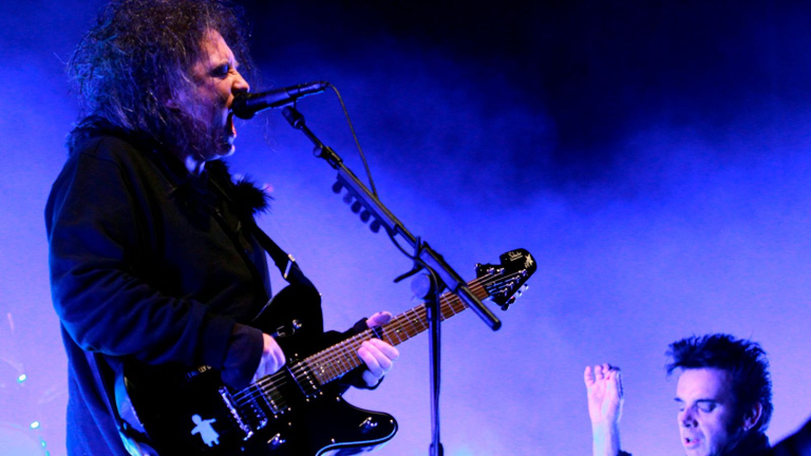 The Cure practica la hipnosis colectiva en el BBK LiveHa - Informativo 24h | Ver