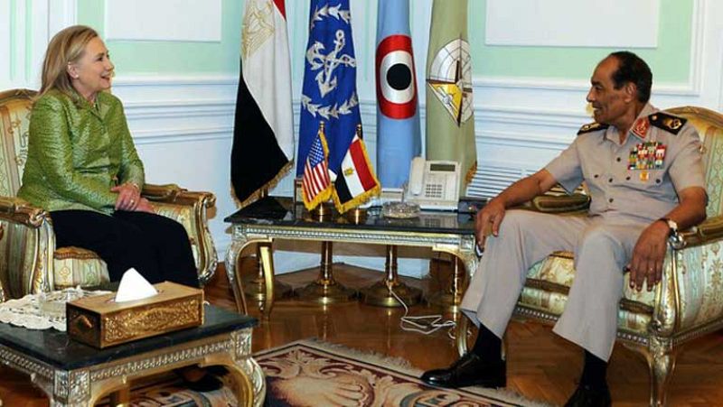 Clinton dice al jefe de la Junta Militar que Egipto es un "socio estratégico"