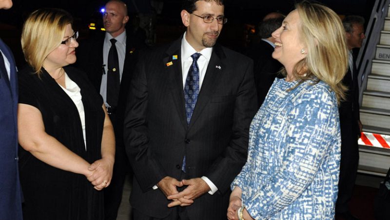 Clinton insta a Israel a actuar unidos en estos momentos de incertidumbre en la región
