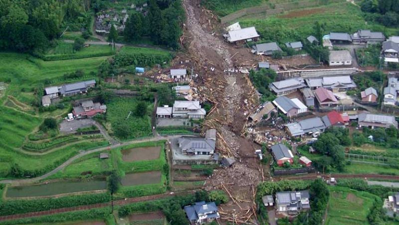 Las lluvias torrenciales se cobran la vida de 27 personas en Japón