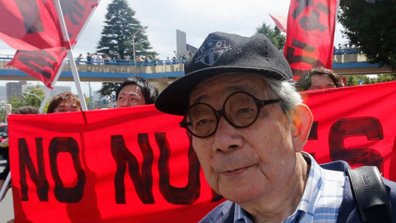 El Premio Nobel Kenzaburo Oe encabeza una gran marcha contra las nucleares en Japón