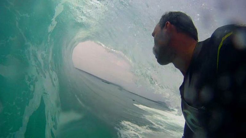 'Cinco olas, cinco continentes', el viaje de Kepa Acero por el mundo a trav�s del surf