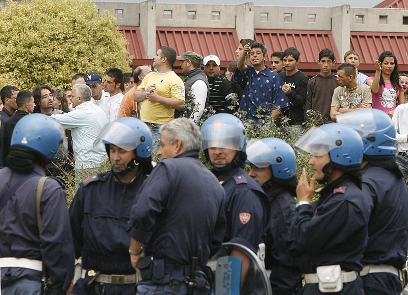 Italia creará comisarías de policía especiales para controlar a los inmigrantes gitanos del Este