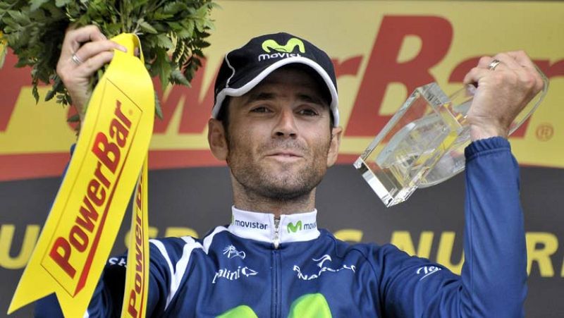 Alejandro Valverde resurge entre la niebla para reinar en los Pirineos