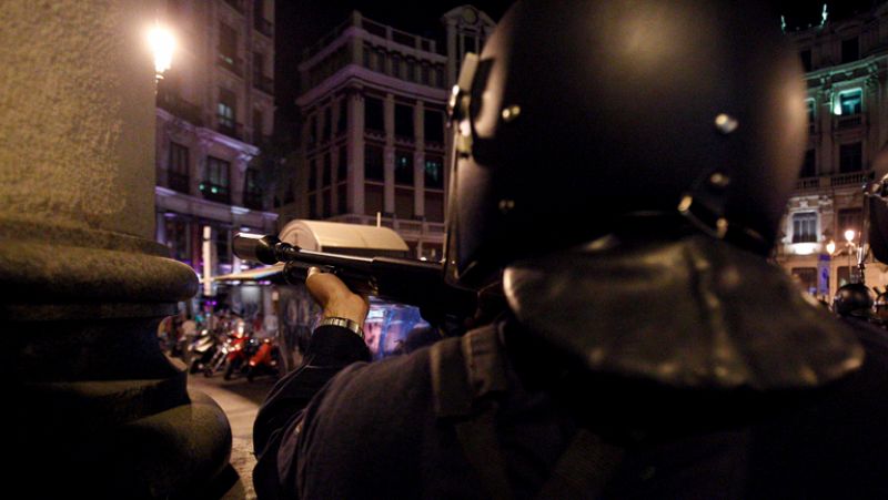 La policía carga contra los manifestantes cerca del Congreso y se registran 15 detenidos