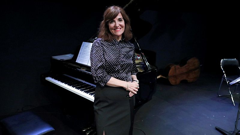 La escritora Elvira Lindo le pone música a su vida en 'Hoy Programa'