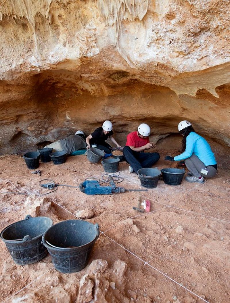 La falange de un niño sitúa en Atapuerca el primer "santuario" de la historia