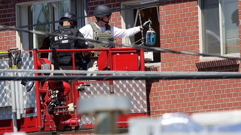 La Policía elimina todos los explosivos de la casa del presunto autor de la masacre de Denver