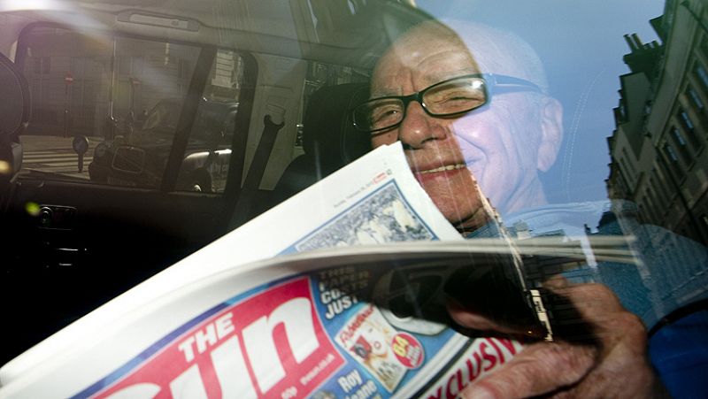 El magnate Murdoch dimite como consejero delegado de sus diarios británicos