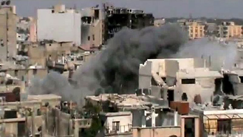 El Ejército sirio recupera zonas conquistadas por los rebeldes con bombardeos indiscriminados