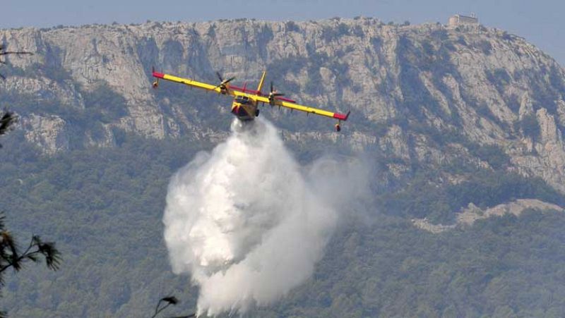 El principal incendio del Alt Empordà entra en fase de control tras arrasar 14.000 hectáreas