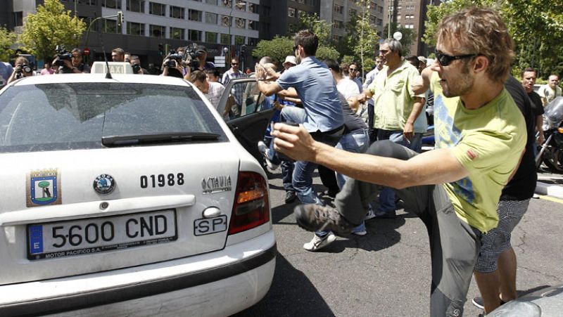 La manifestación de taxistas en Madrid finaliza con cinco detenidos